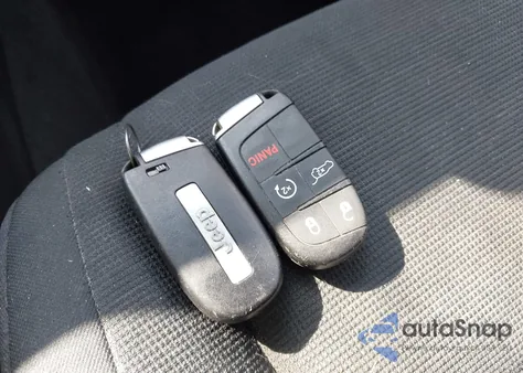 2015 Jeep Grand Cherokee Laredo из США, поврежденный, VIN 1C4RJFAG2FC203739